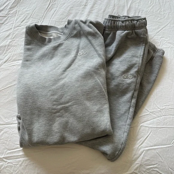 Alo ACCOLADE sweatsuit - Picture 2 of 4